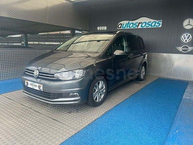 Usado VW Touran Advance 115 CV (84 kW) 2020 Gris / plata Monovolumen