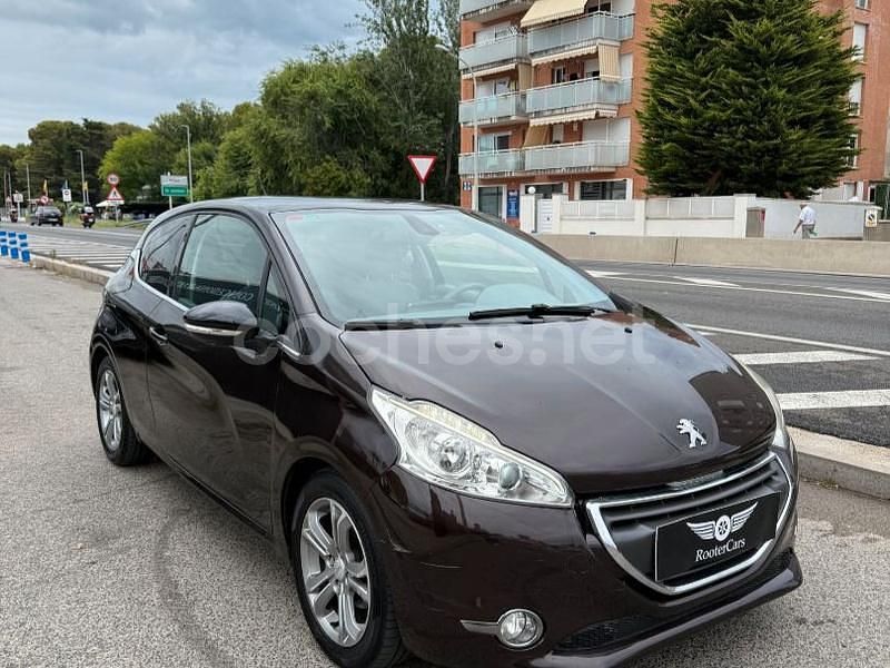 Marrón Usado 2012 Peugeot 208 Active Utilitario | 6500 € (Precio justo) - Imagen 1/4