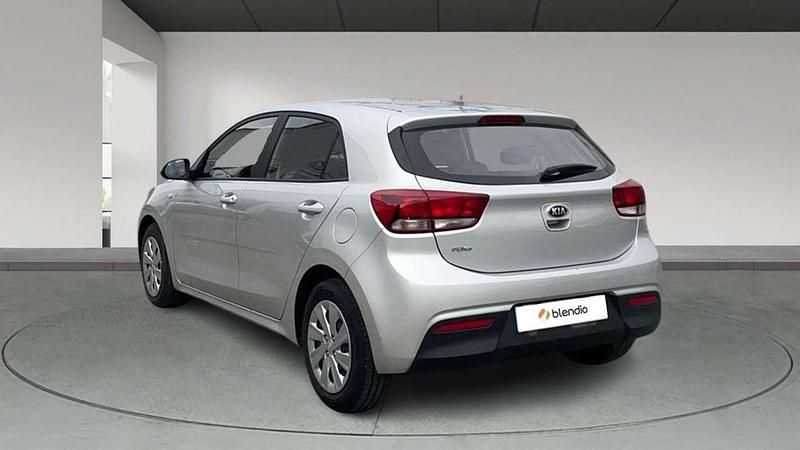 Usado Kia Rio 84 CV (61 kW) 2020 Gris Utilitario