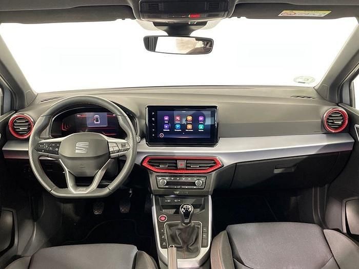 Usado Seat Arona FR 110 CV (80 kW) 2023 Gris plata SUV