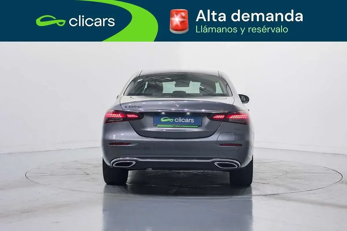 Usado Mercedes E300 211 CV (155 kW) 2022 Gris Berlina