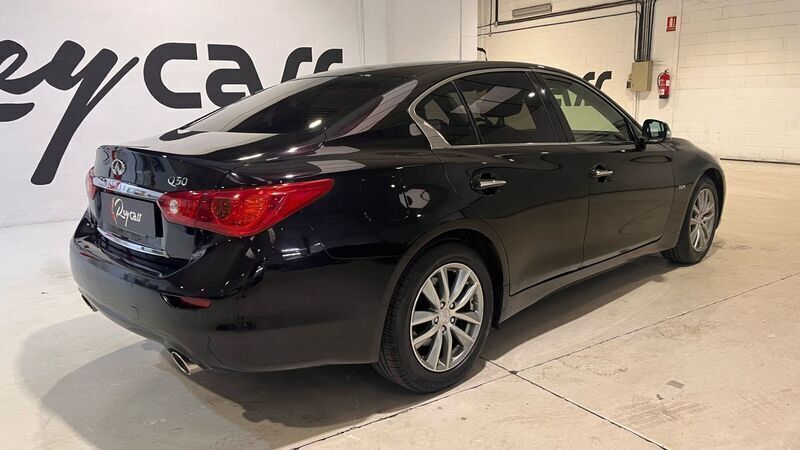 Usado Infiniti Q50 Premium 170 CV (125 kW) 2017 Negro Berlina