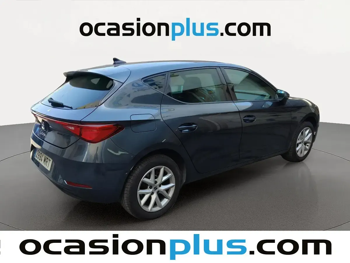 Usado Seat Leon Style 110 CV (80 kW) 2024 Gris Utilitario