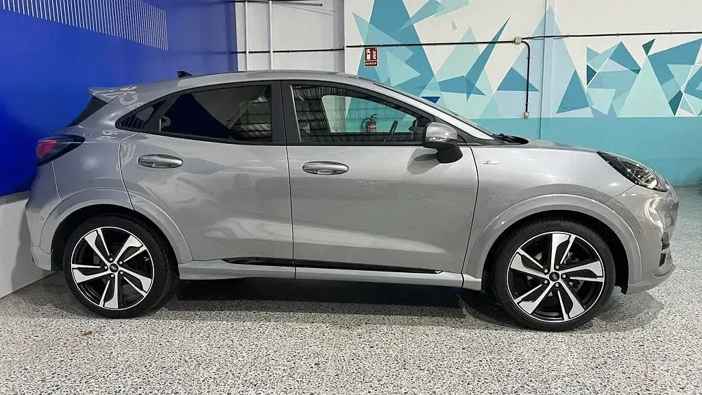 Usado Ford Puma ST-Line X 125 CV (91 kW) 2023 Plata solar (metalizado) SUV