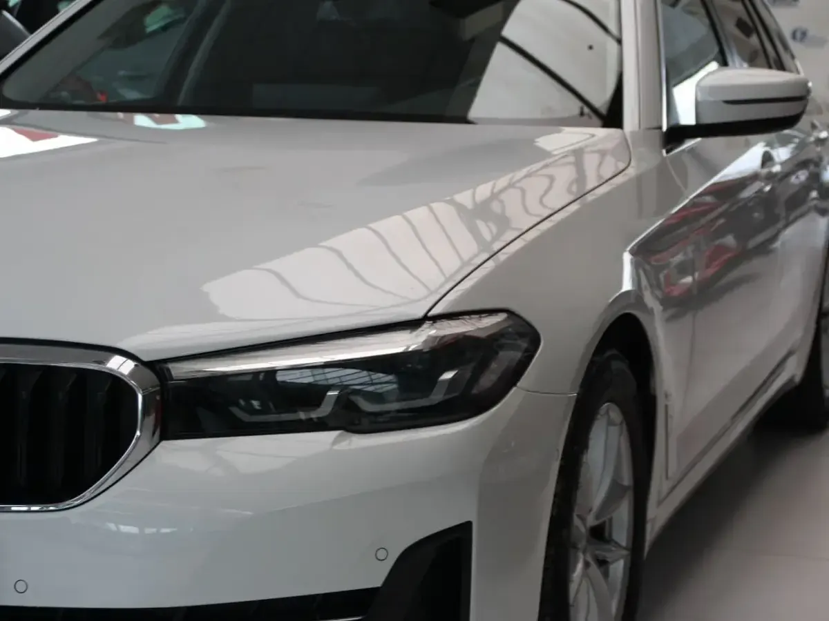 Usado BMW 520 190 CV (139 kW) 2023 Blanco Familiar