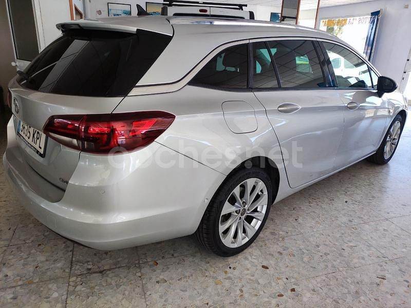 Usado Opel Astra Innovation 136 CV (100 kW) 2018 Gris / plata Familiar