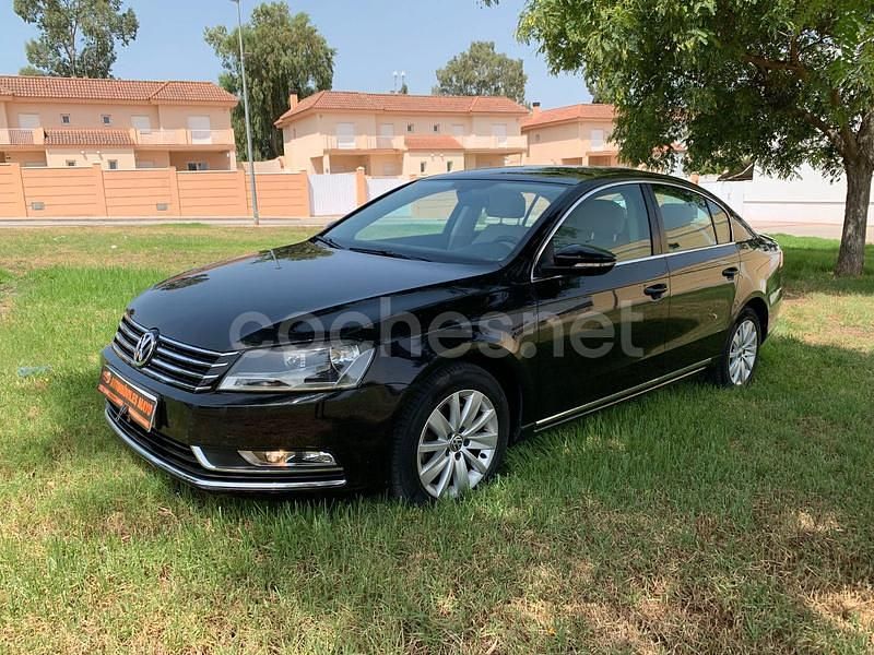 Negro Usado 2012 VW Passat Advance Berlina | 9499 € (Precio justo) - Imagen 1/4