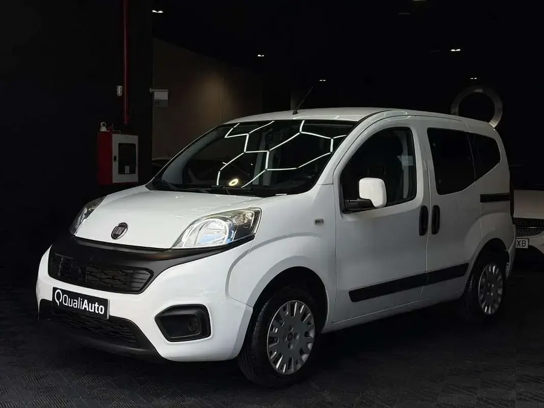 Usado Fiat Qubo Active 77 CV (56 kW) 2016 Blanco Monovolumen