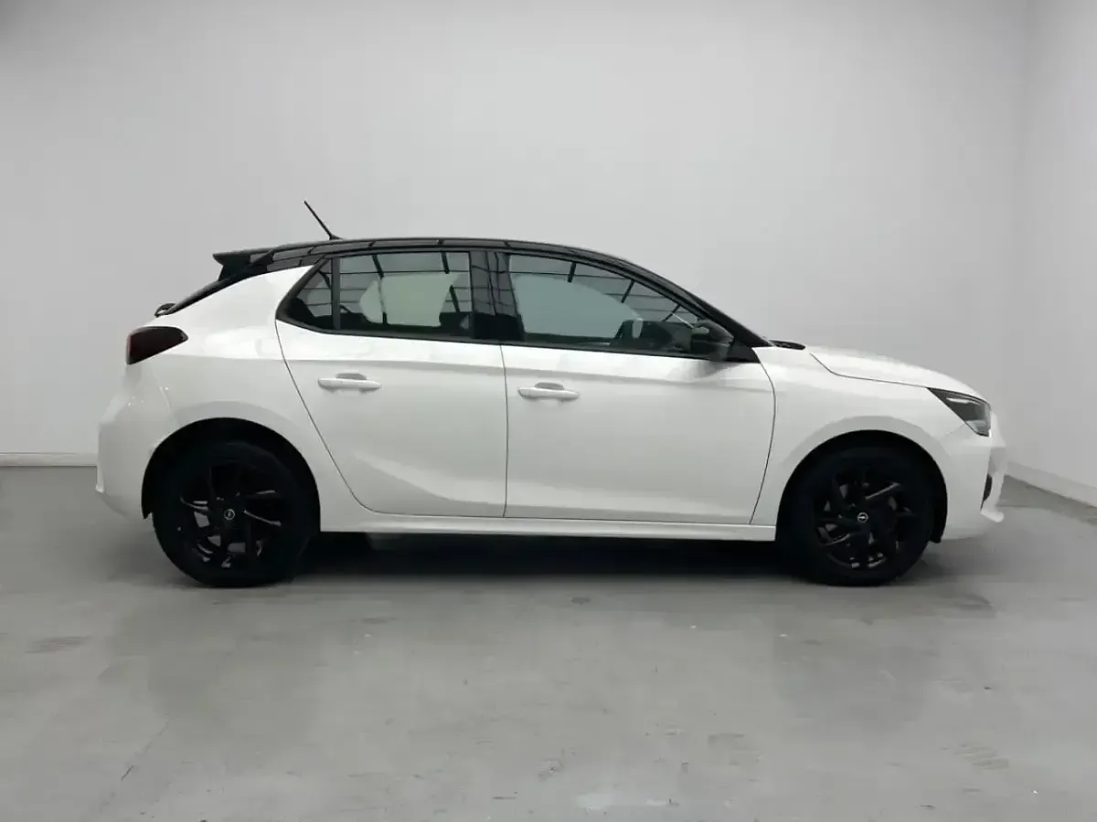 Usado Opel Corsa GS Line 100 CV (73 kW) 2022 Blanco Utilitario