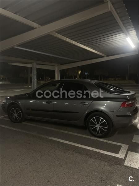 Gris / plata Usado 2005 Renault Laguna II Dynamique Berlina | 2500 € (Precio justo) - Imagen 1/2
