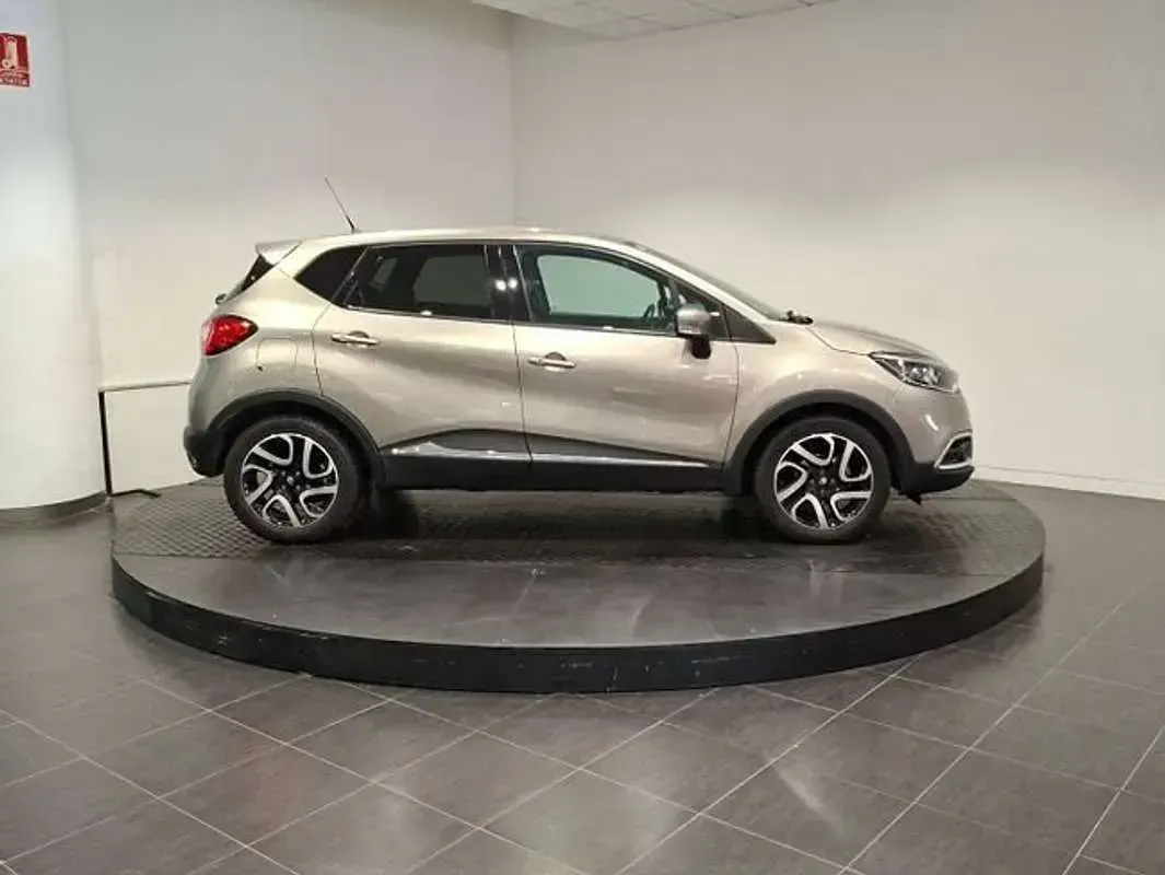 Usado Renault Captur Zen 90 CV (66 kW) 2014 Beige SUV