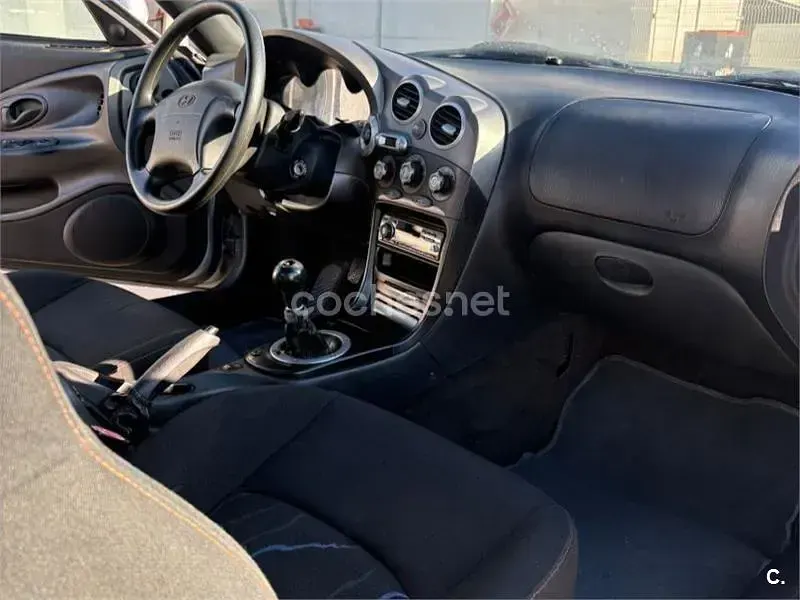 Usado Hyundai Coupé 114 CV (83 kW) 2000 Gris / plata Coupe