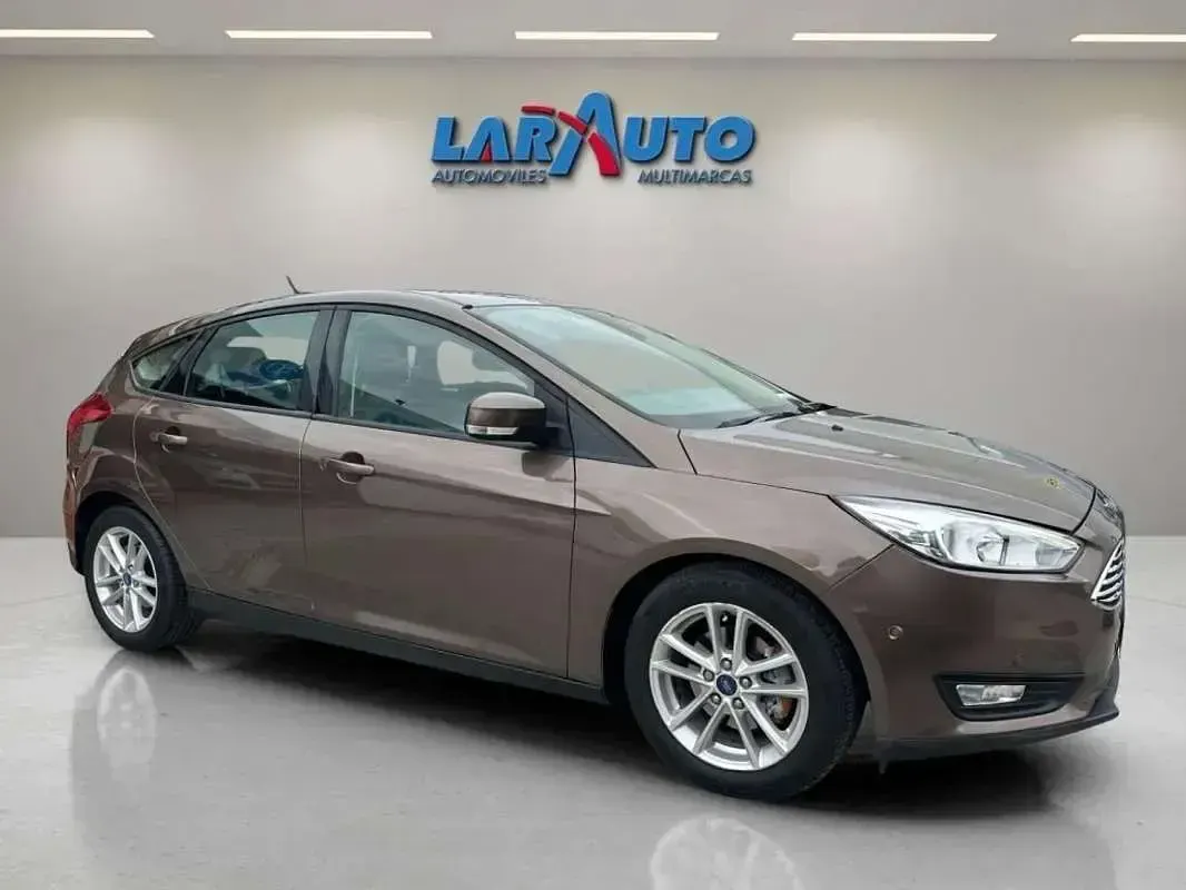 Usado Ford Focus Trend+ 120 CV (88 kW) 2017 Marrón Utilitario