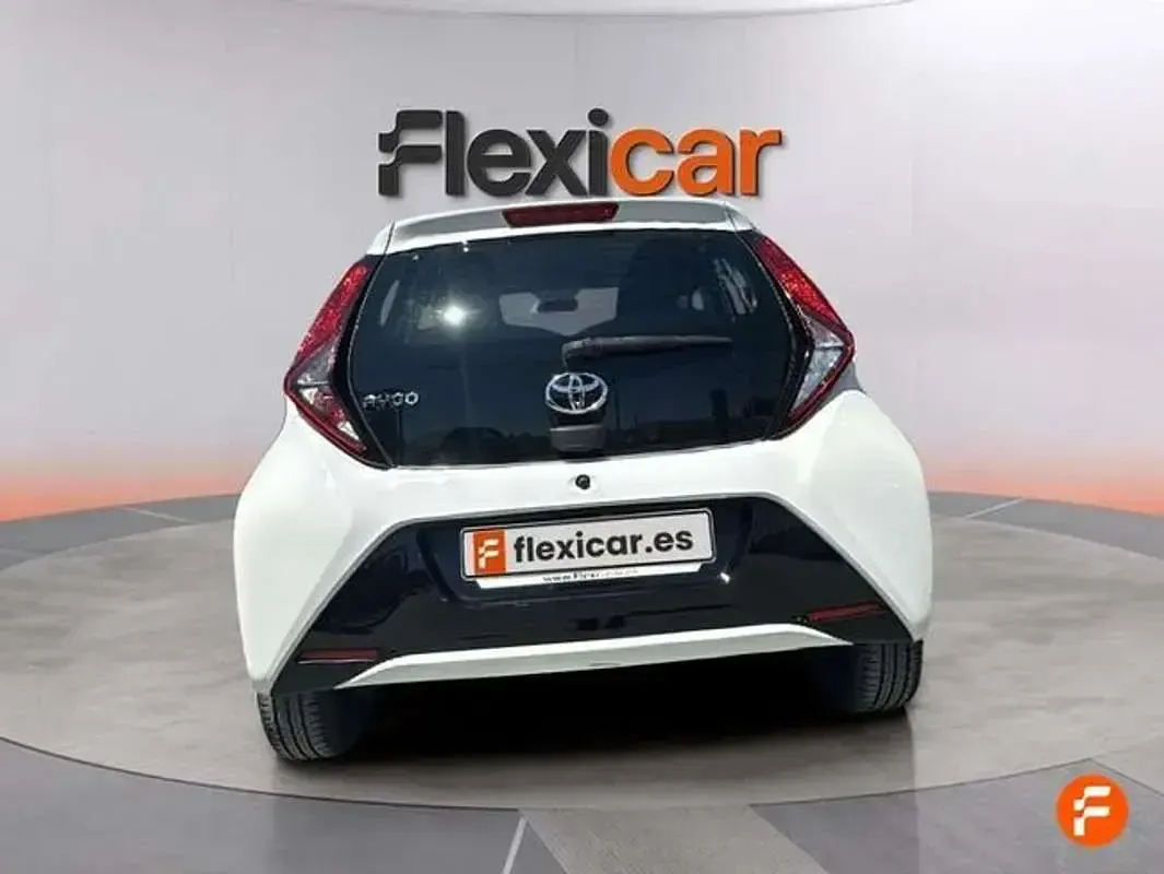 Usado Toyota Aygo X-play 72 CV (52 kW) 2019 Blanco Utilitario
