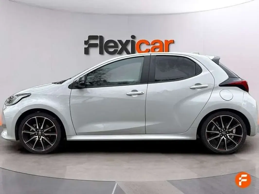 Usado Toyota Yaris Hybrid Sport 116 CV (85 kW) 2023 Blanco Utilitario