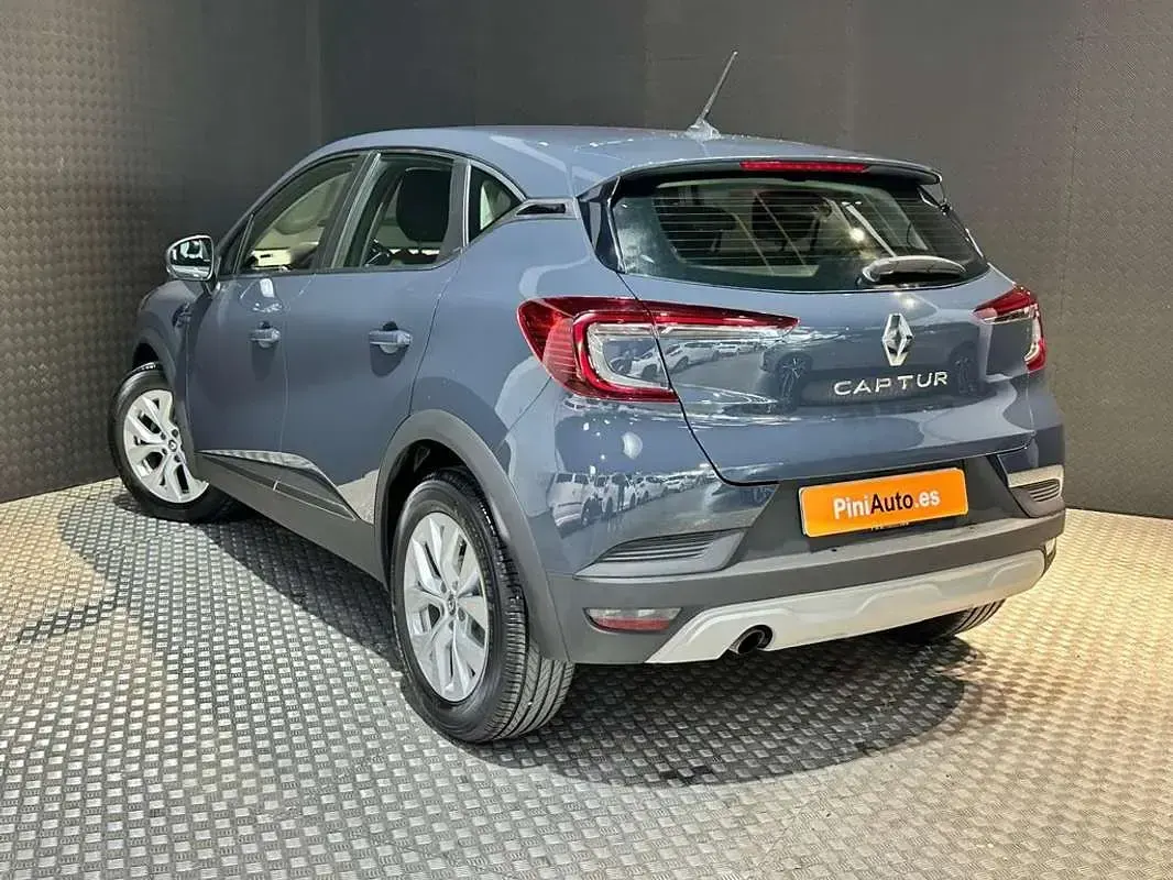 Usado Renault Captur Intens 95 CV (69 kW) 2020 Gris SUV