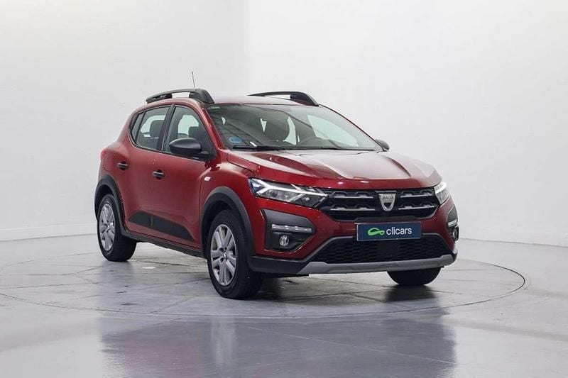 Usado Dacia Sandero Essentiel 101 CV (74 kW) 2021 Rojo Utilitario