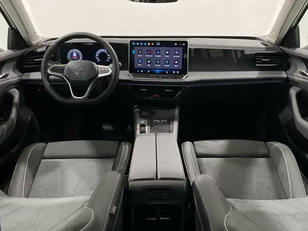 Begagnad VW Passat Business 272 HK (200 kW) 2024 Vit Kombi