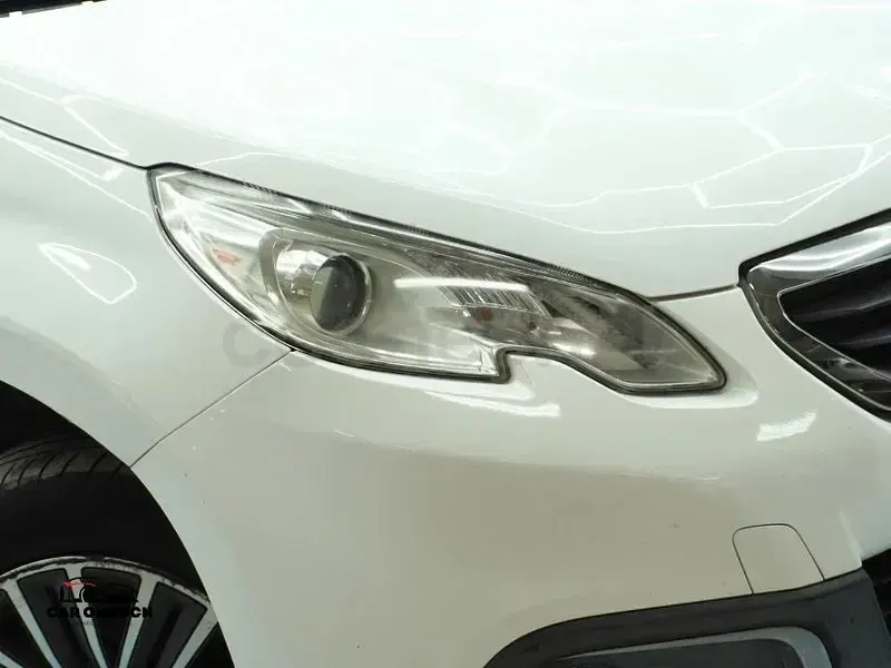 Usado Peugeot 2008 Active 82 CV (60 kW) 2015 Blanco SUV