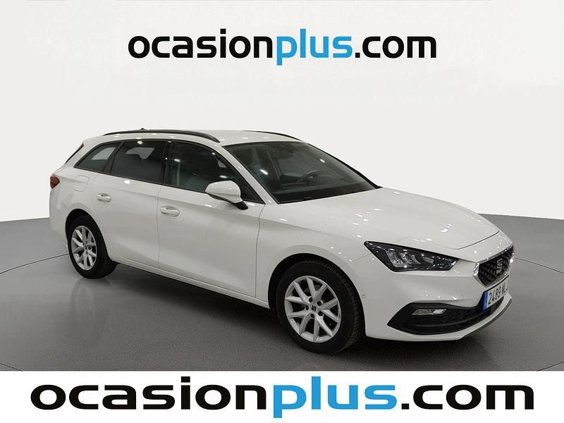Usado Seat Leon Style 130 CV (95 kW) 2023 Blanco Monovolumen