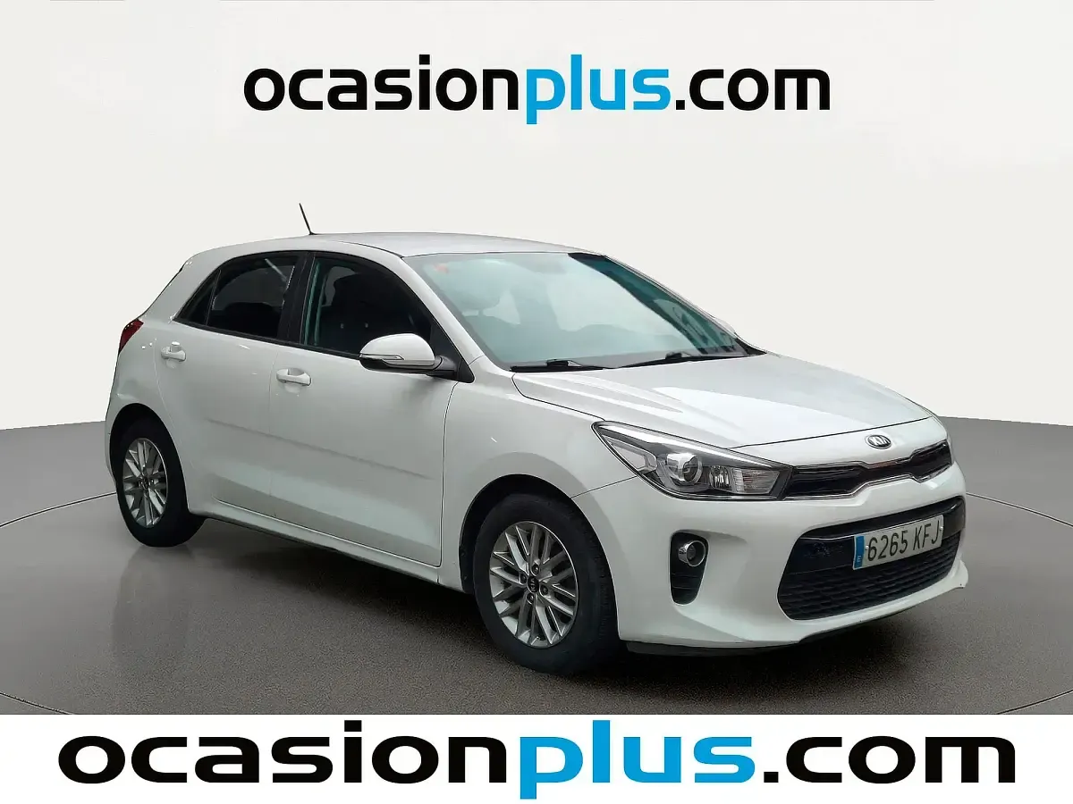 Usado Kia Rio 84 HP (61 kW) 2017 Branco Citadino