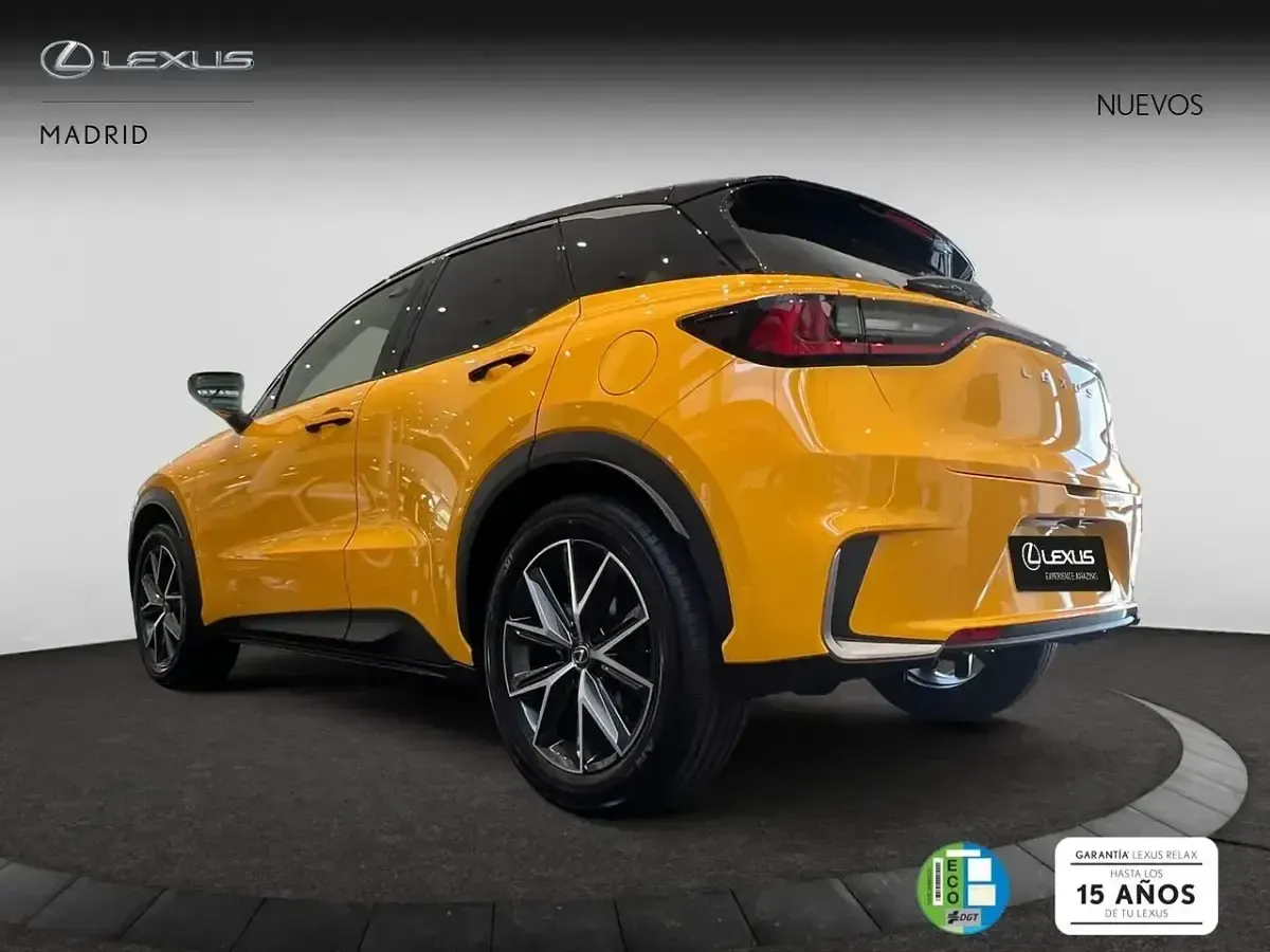 Nuevo Lexus LBX 136 CV (100 kW) 2025 Rojo SUV