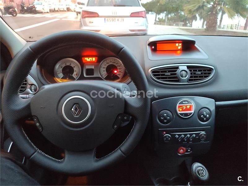 Begagnad Renault Clio II Exception 101 HK (74 kW) 2009 Grå Sedan