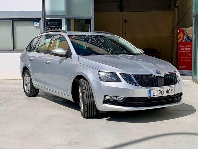 Usado Skoda Octavia Ambition 115 CV (84 kW) 2019 Gris / plata Familiar