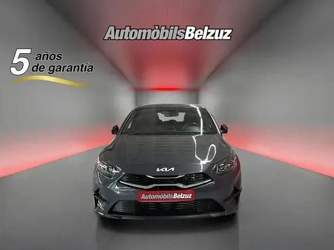 Usado Kia Ceed 101 HP (74 kW) 2025 Cinzento Citadino