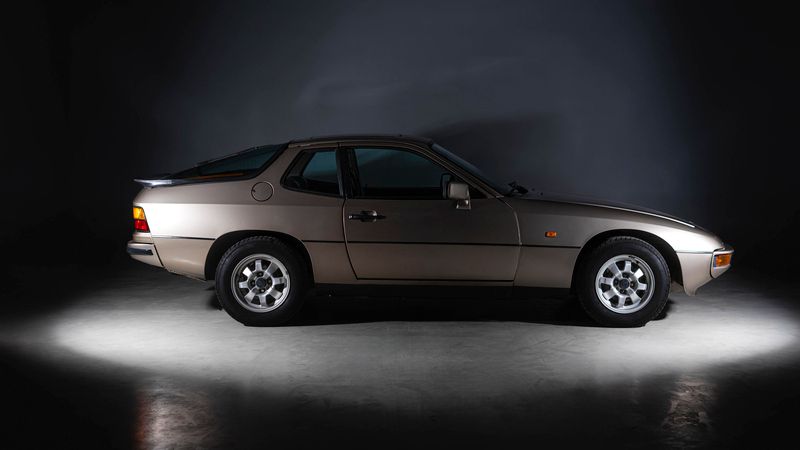 Beige Usado 1983 Porsche 924 Coupe | 21.900 € - Imagen 1/4