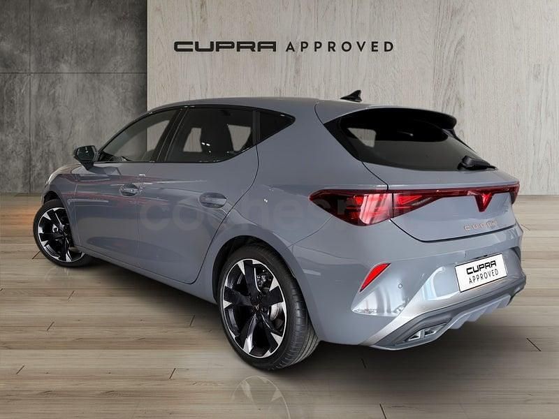 Usado Cupra Leon 150 CV (110 kW) 2024 Gris / plata Berlina