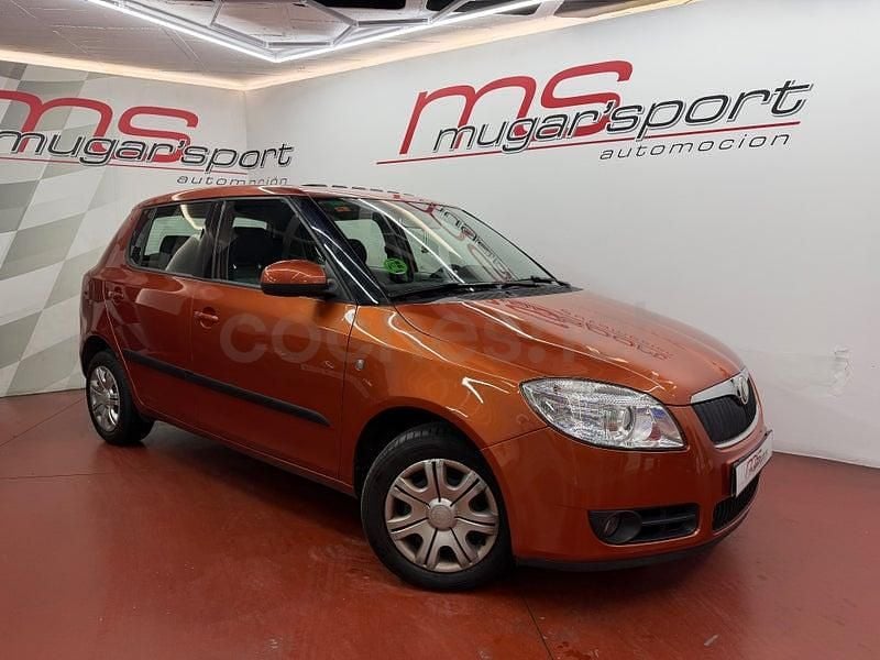 Usado Skoda Fabia 70 CV (51 kW) 2007 Naranja Berlina