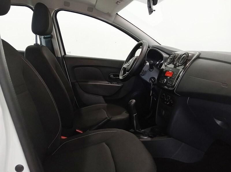 Usado Dacia Sandero Ambiance 75 CV (55 kW) 2018 Blanco Berlina