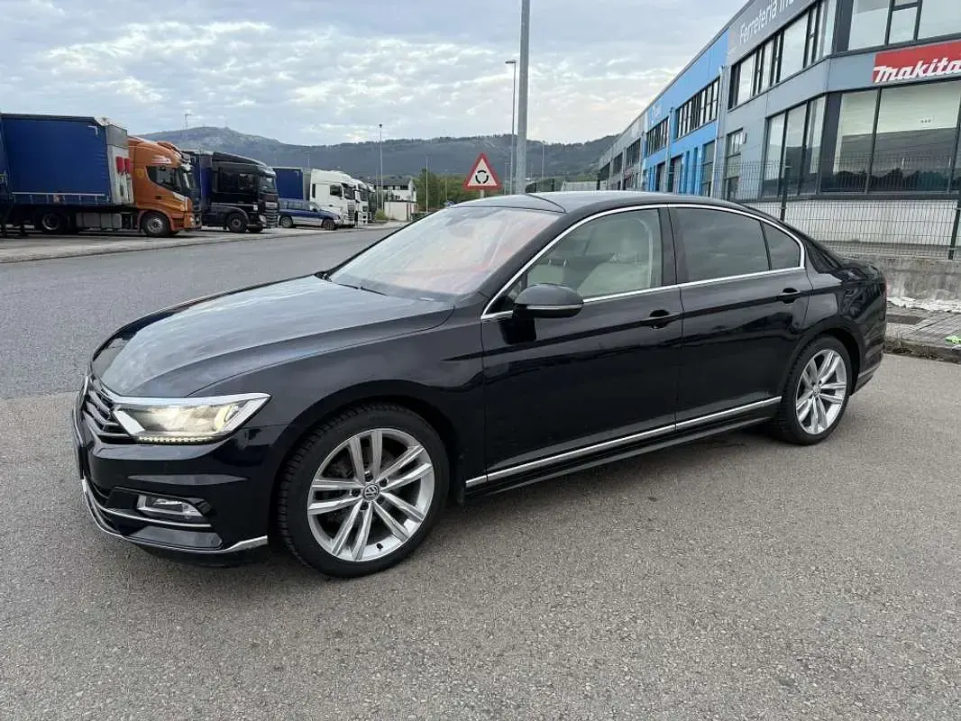 Usado VW Passat Sportline 190 CV (139 kW) 2015 Negro Berlina