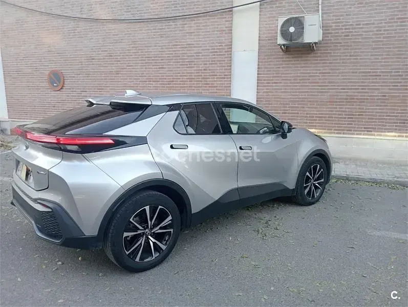 Usado Toyota C-HR Advance 140 CV (102 kW) 2024 Gris / plata SUV