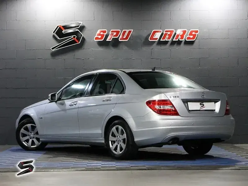 Usado Mercedes C180 156 CV (114 kW) 2012 Gris / plata Berlina