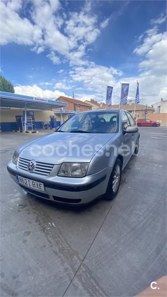 Usado 2002 VW Bora Highline Berlina | 1500 € - Imagen 1/4