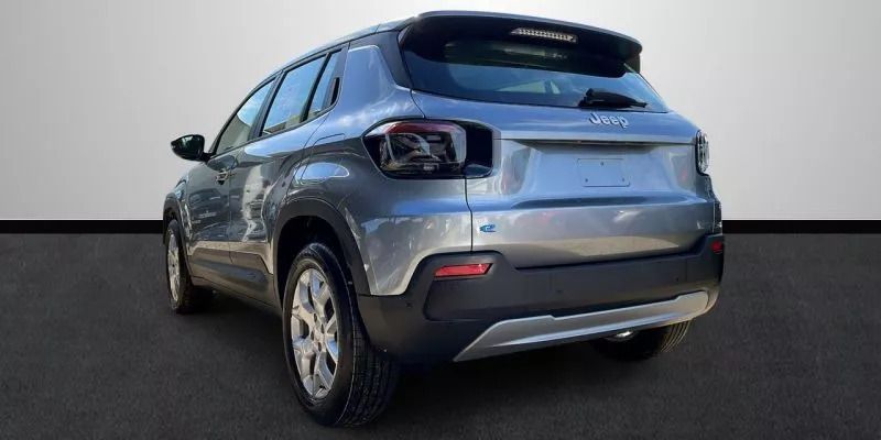 Usado Jeep Avenger EV Altitude 114 kW (156 CV) 2023 Rojo SUV