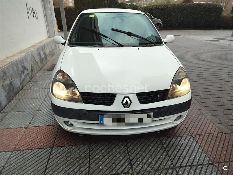 Usado Renault Clio II Authentique 65 CV (47 kW) 2002 Blanco Berlina
