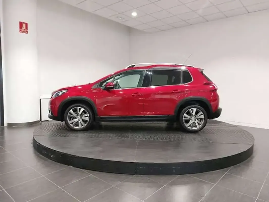 Usado Peugeot 2008 Allure 131 CV (96 kW) 2017 Granate SUV