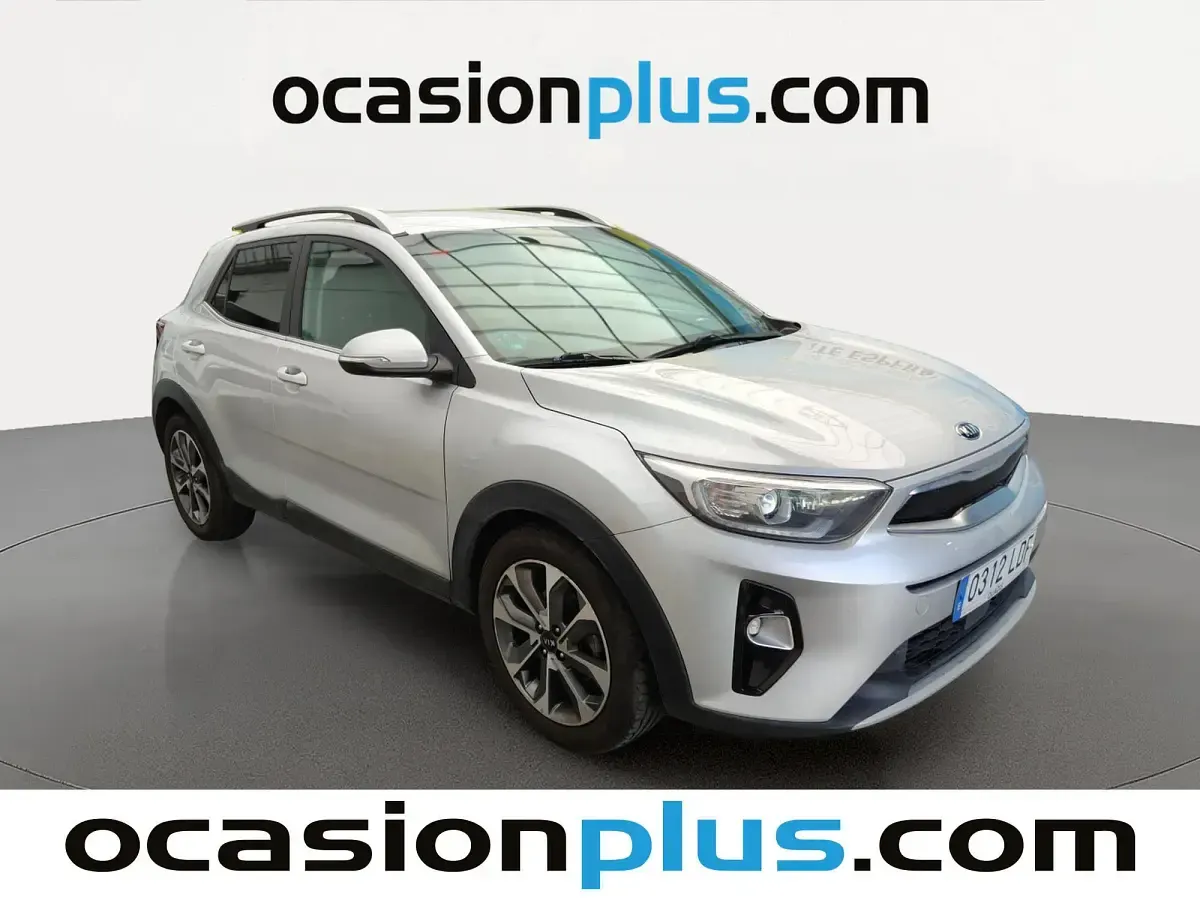 Usado Kia Stonic 120 CV (88 kW) 2019 Gris plata SUV