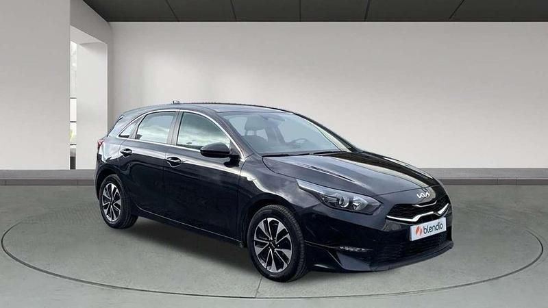 Usado Kia Ceed 101 CV (74 kW) 2024 Negro Utilitario
