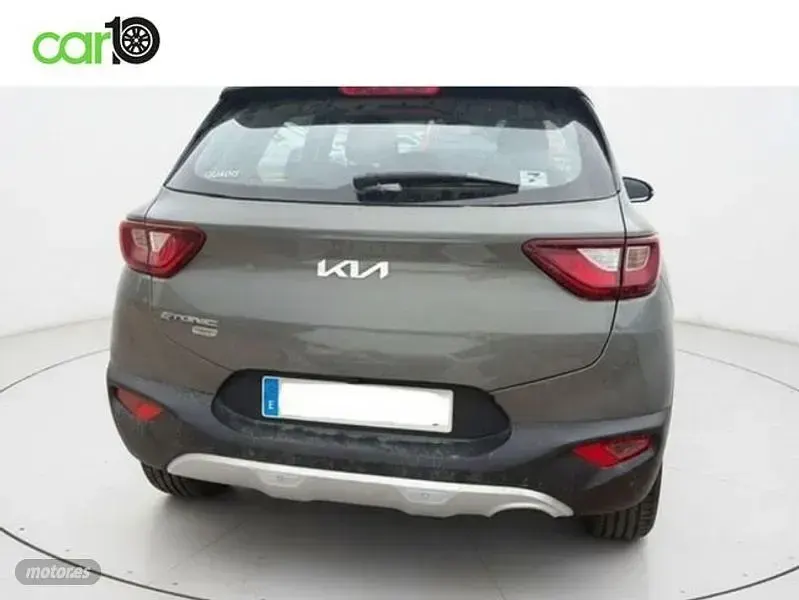 Usado Kia Stonic 120 CV (88 kW) 2022 Gris SUV