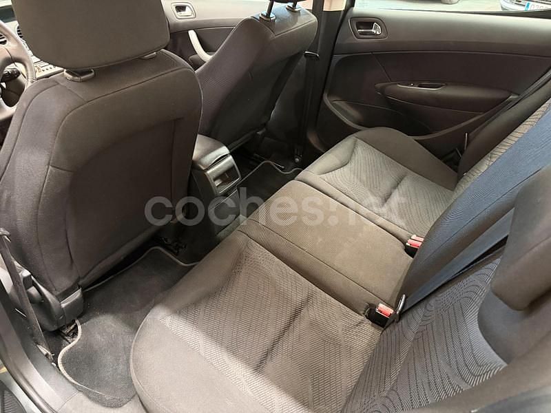 Usado Peugeot 308 Sportium 90 CV (66 kW) 2010 Gris / plata Berlina