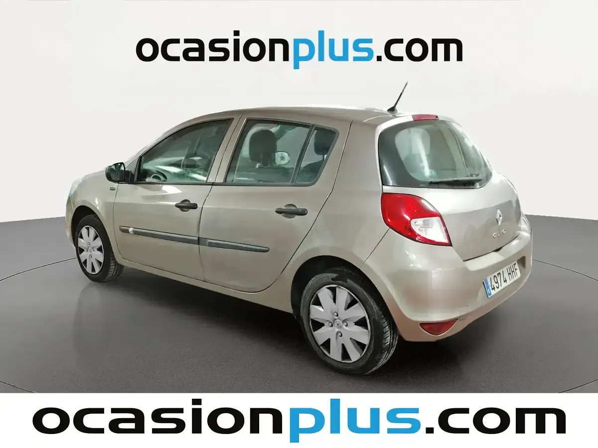 Usado Renault Clio 75 CV (55 kW) 2011 Beige Utilitario