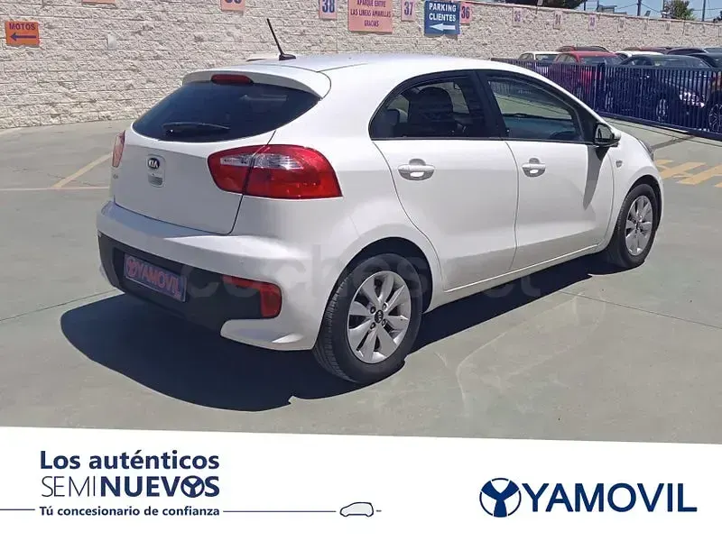 Usado Kia Rio 84 CV (61 kW) 2016 Blanco Utilitario