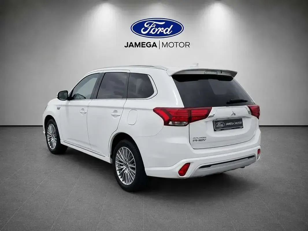 Usado Mitsubishi Outlander P-HEV 224 CV (164 kW) 2020 Blanco SUV