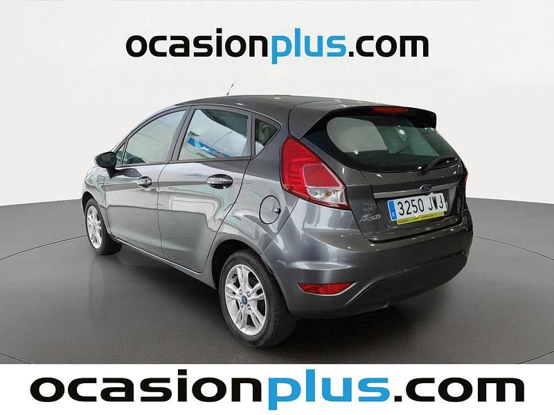 Usado Ford Fiesta Trend 82 CV (60 kW) 2017 Gris Utilitario