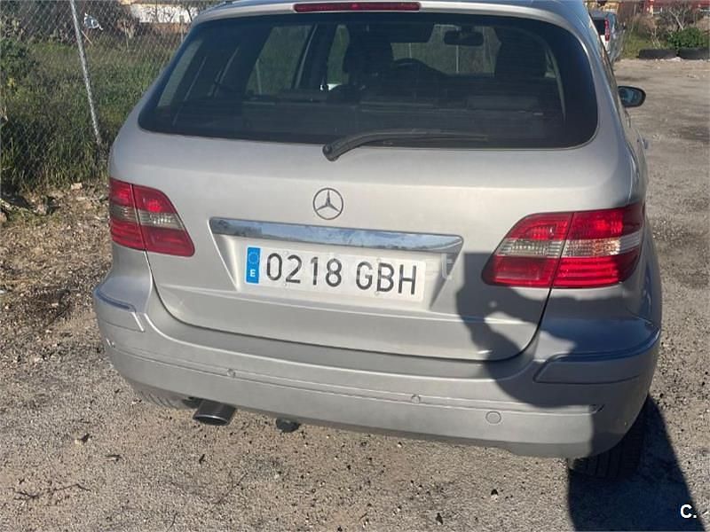 Usado Mercedes B200 140 CV (102 kW) 2005 Gris / plata Monovolumen