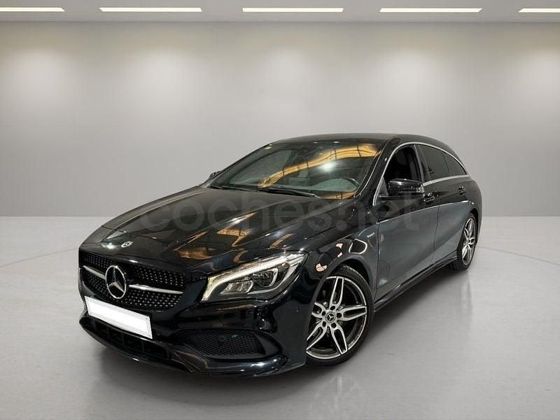 Usado Mercedes CLA200 Shooting Brake 136 CV (100 kW) 2018 Negro Familiar
